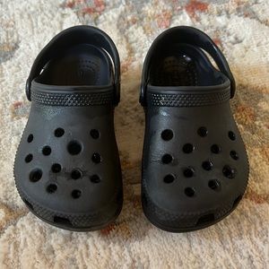 Black toddler crocs